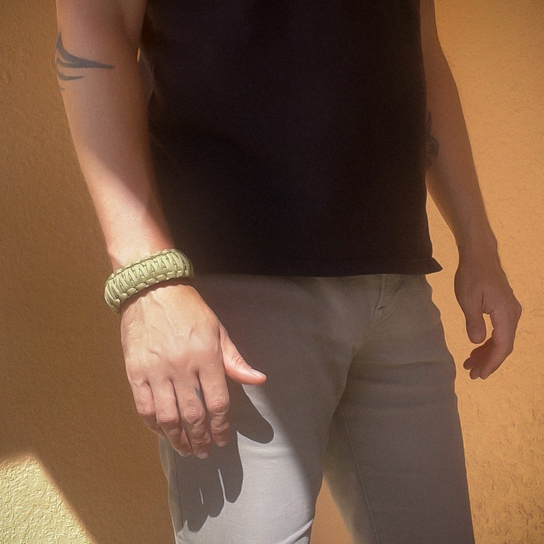 Paracord Survival Bracelet - Image 5